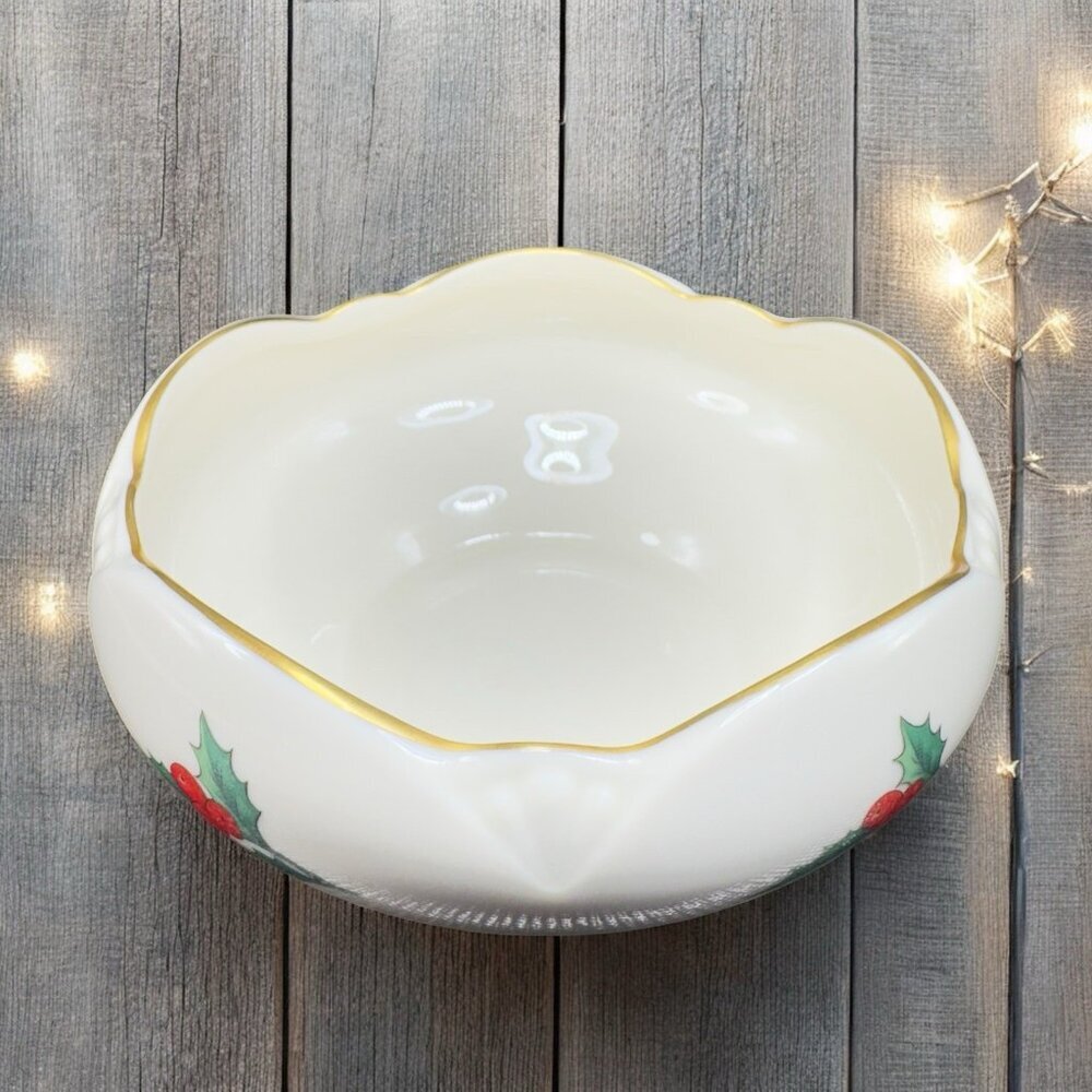Pickard China Christmas Holly Berry Made‎ In USA Fine Porcelain Dish Bowl Gold